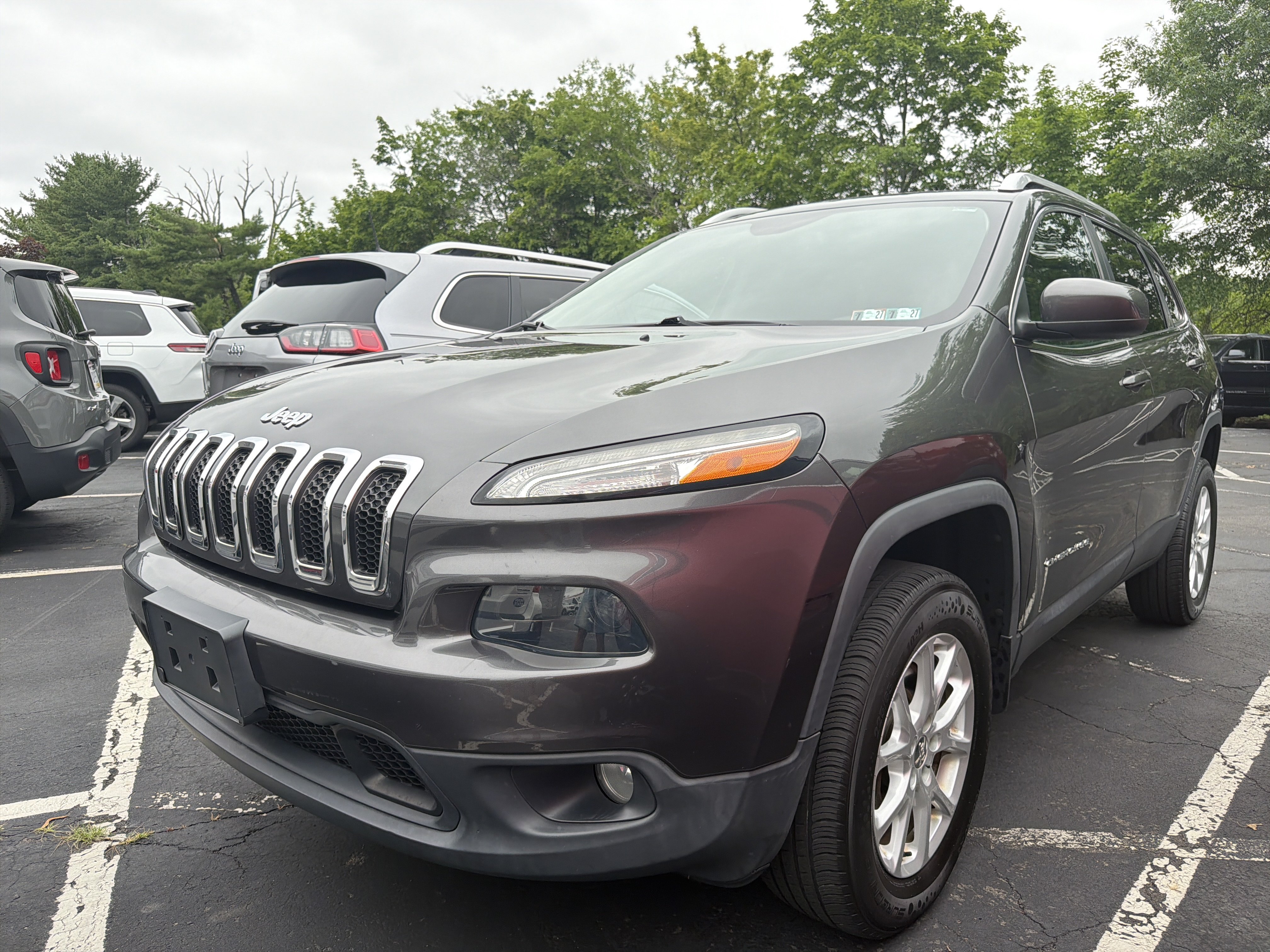 Used 2015 Jeep Cherokee Latitude w/ Comfort/Convenience Group AWD/4WD image 3