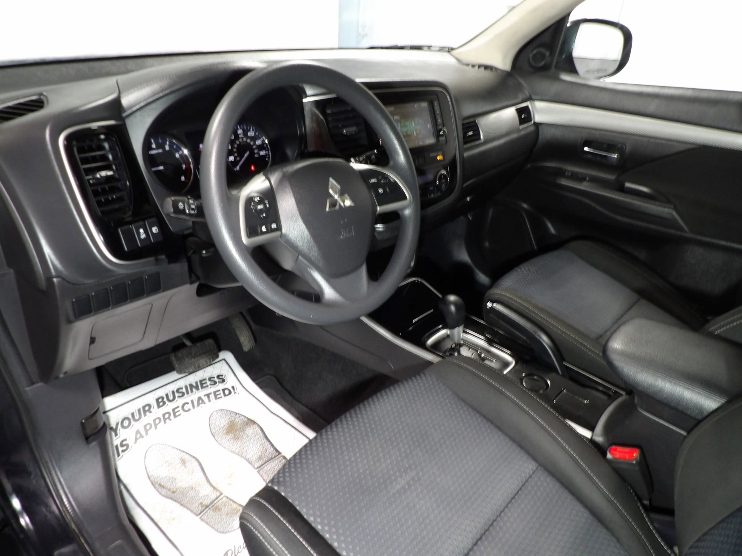 Used 2018 Mitsubishi Outlander ES image 10