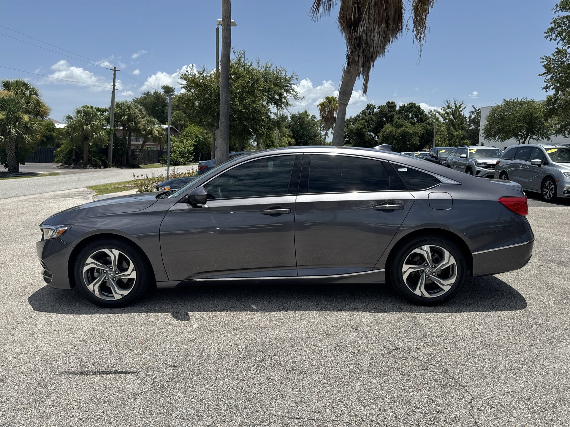 Used 2018 Honda Accord EX image 9