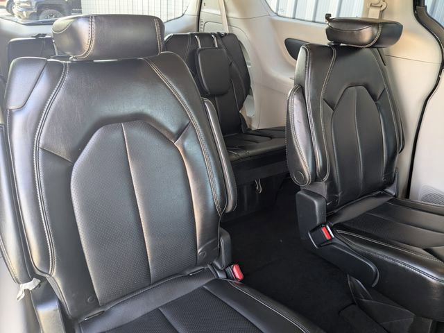 Used 2023 Chrysler Pacifica Touring-L FWD image 34