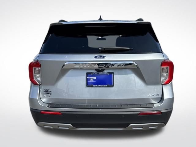 Used 2023 Ford Explorer XLT w/ Equipment Group 202A image 4