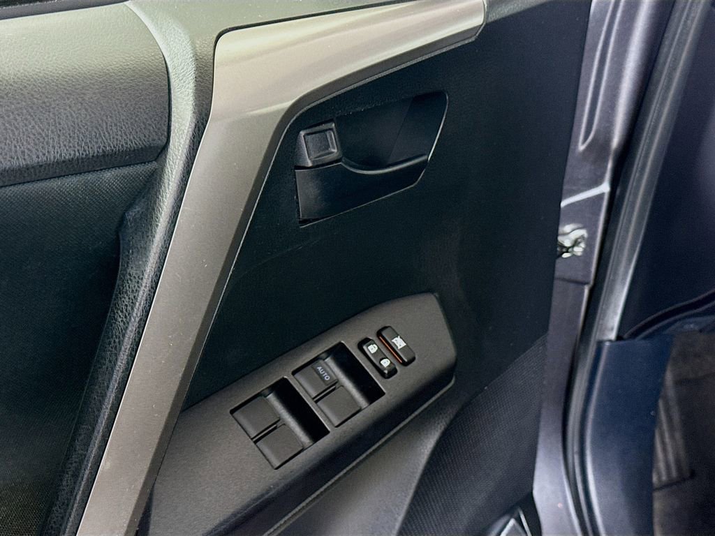 Certified 2016 Toyota RAV4 LE FWD image 17