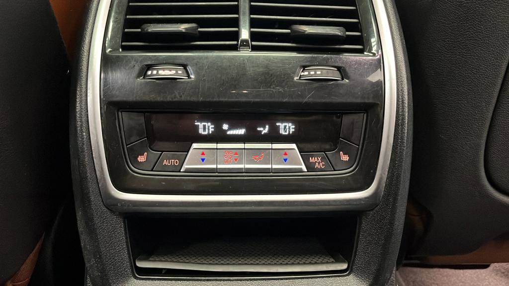 Used 2022 BMW X7 xDrive40i w/ Premium Package image 9