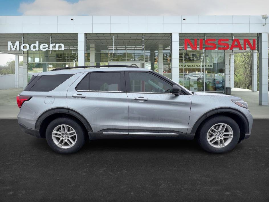 Used 2025 Ford Explorer Active w/ Active Comfort Package image 6