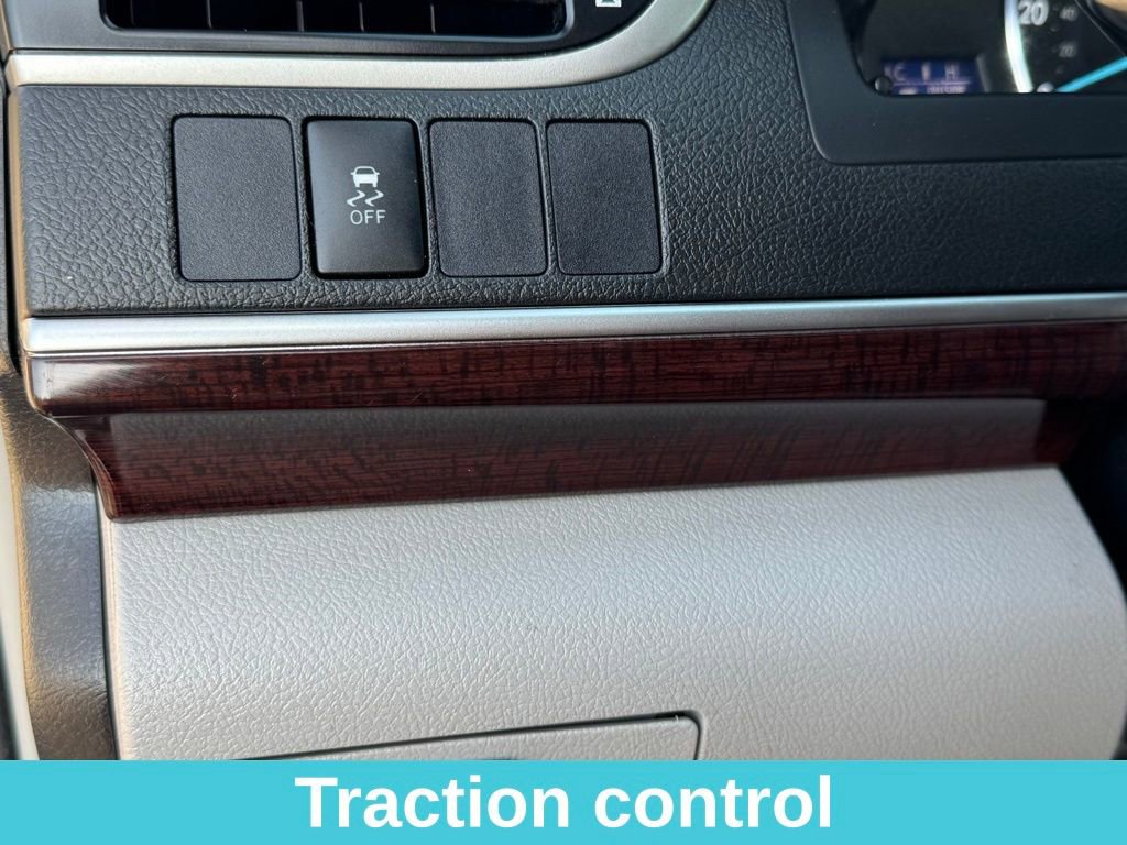 Used 2014 Toyota Camry XLE image 24