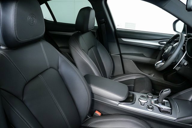 New 2025 Alfa Romeo Stelvio Sprint w/ Convenience Package image 21