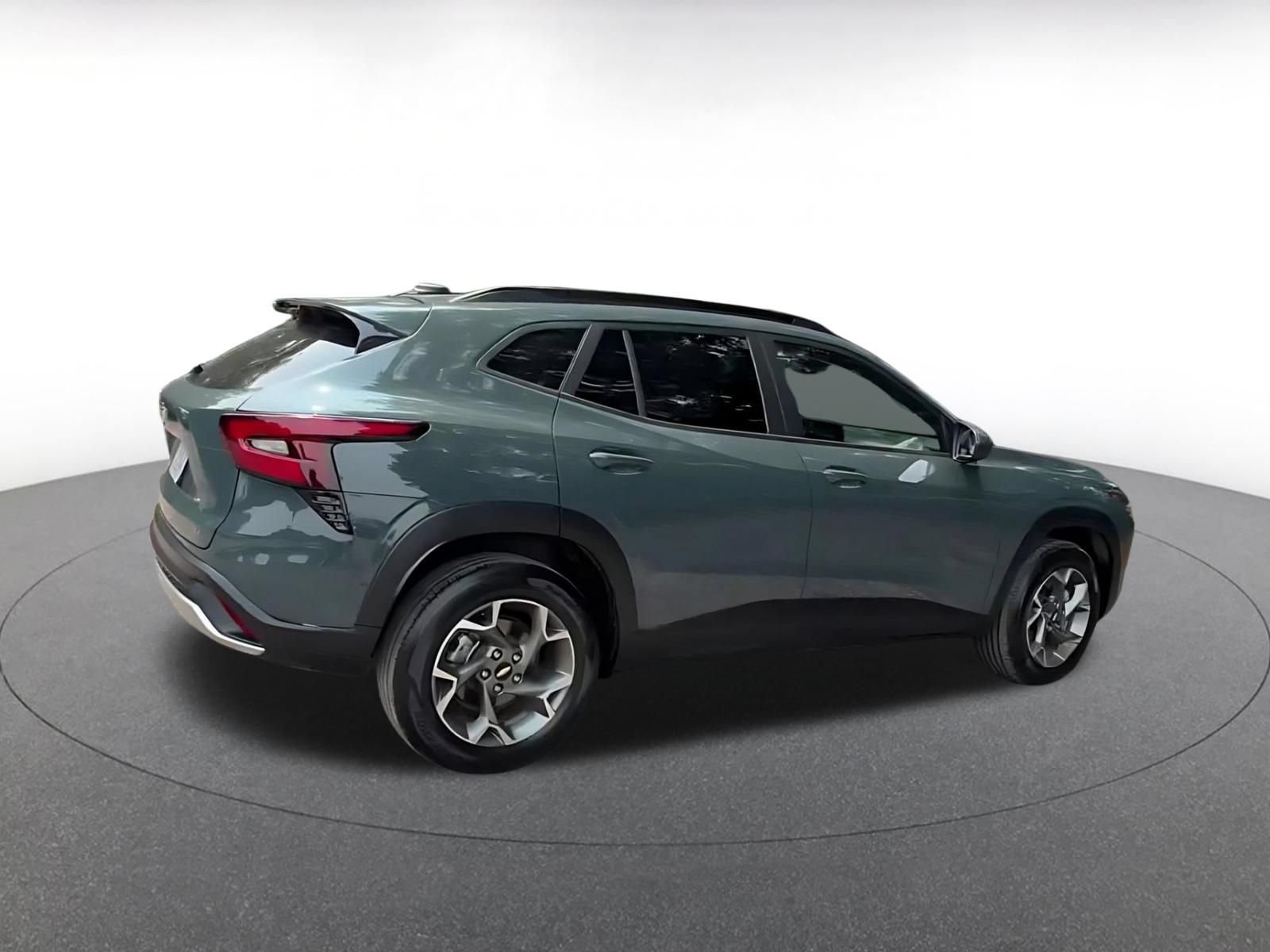 Used 2025 Chevrolet Trax LT FWD image 15