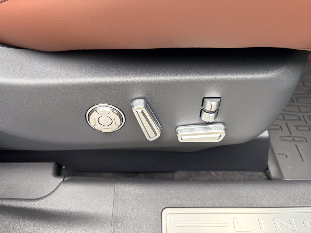 New 2026 Lincoln Nautilus Reserve AWD/4WD image 32