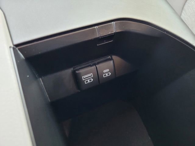 Used 2021 Toyota Camry LE image 17