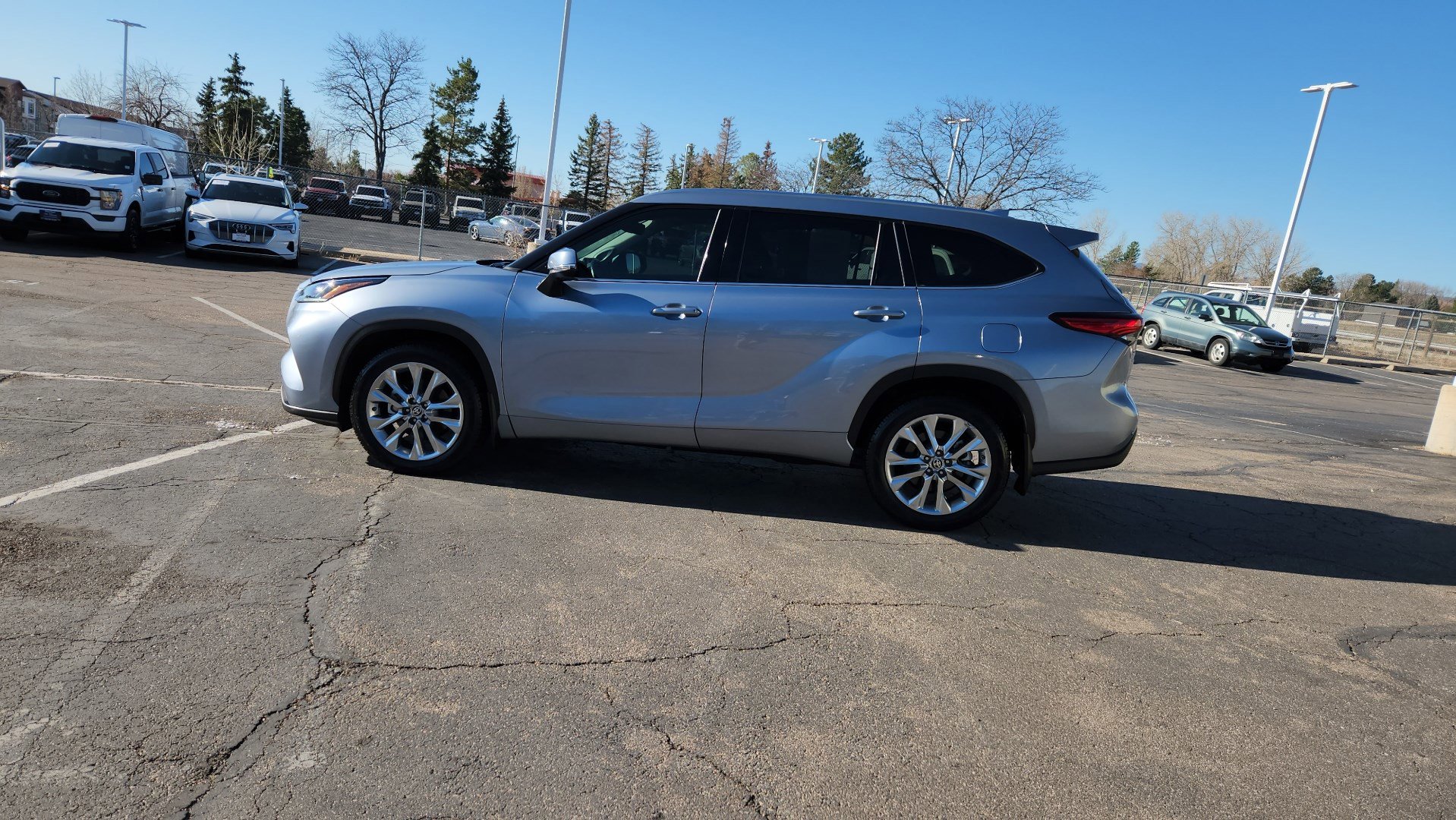 Used 2020 Toyota Highlander Limited image 7
