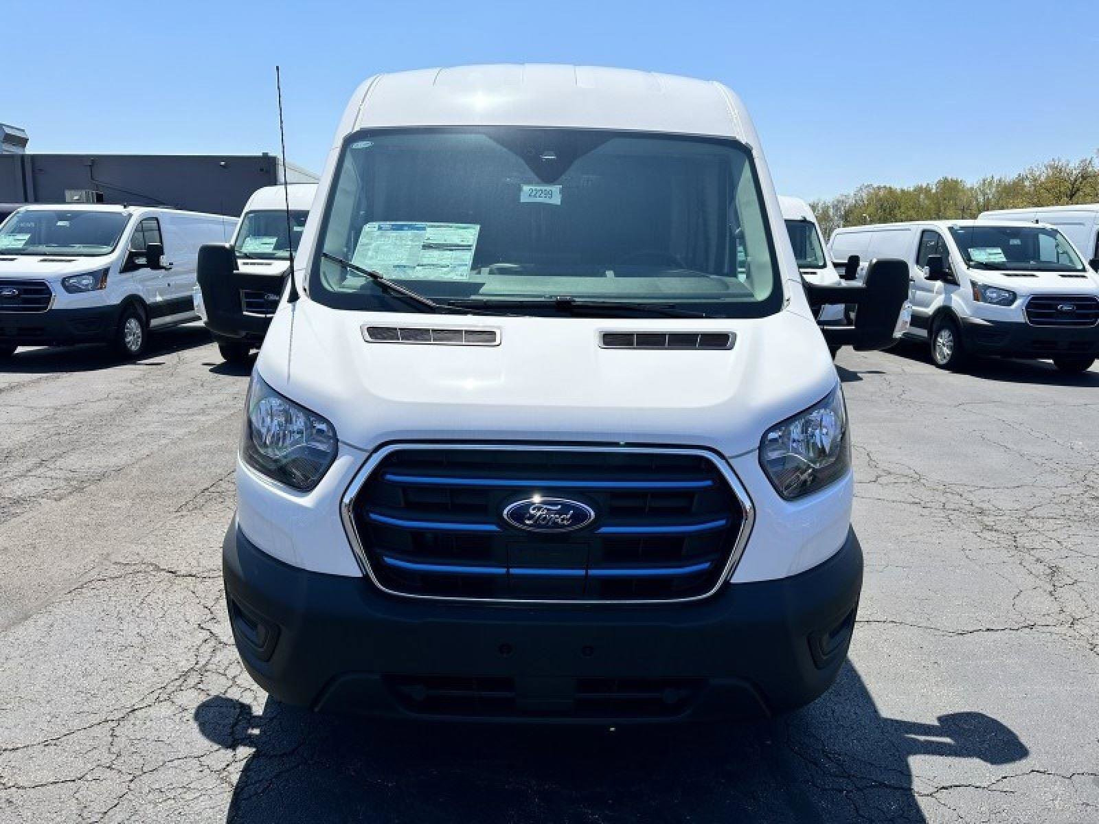 Used 2023 Ford E-Transit Medium Roof image 3