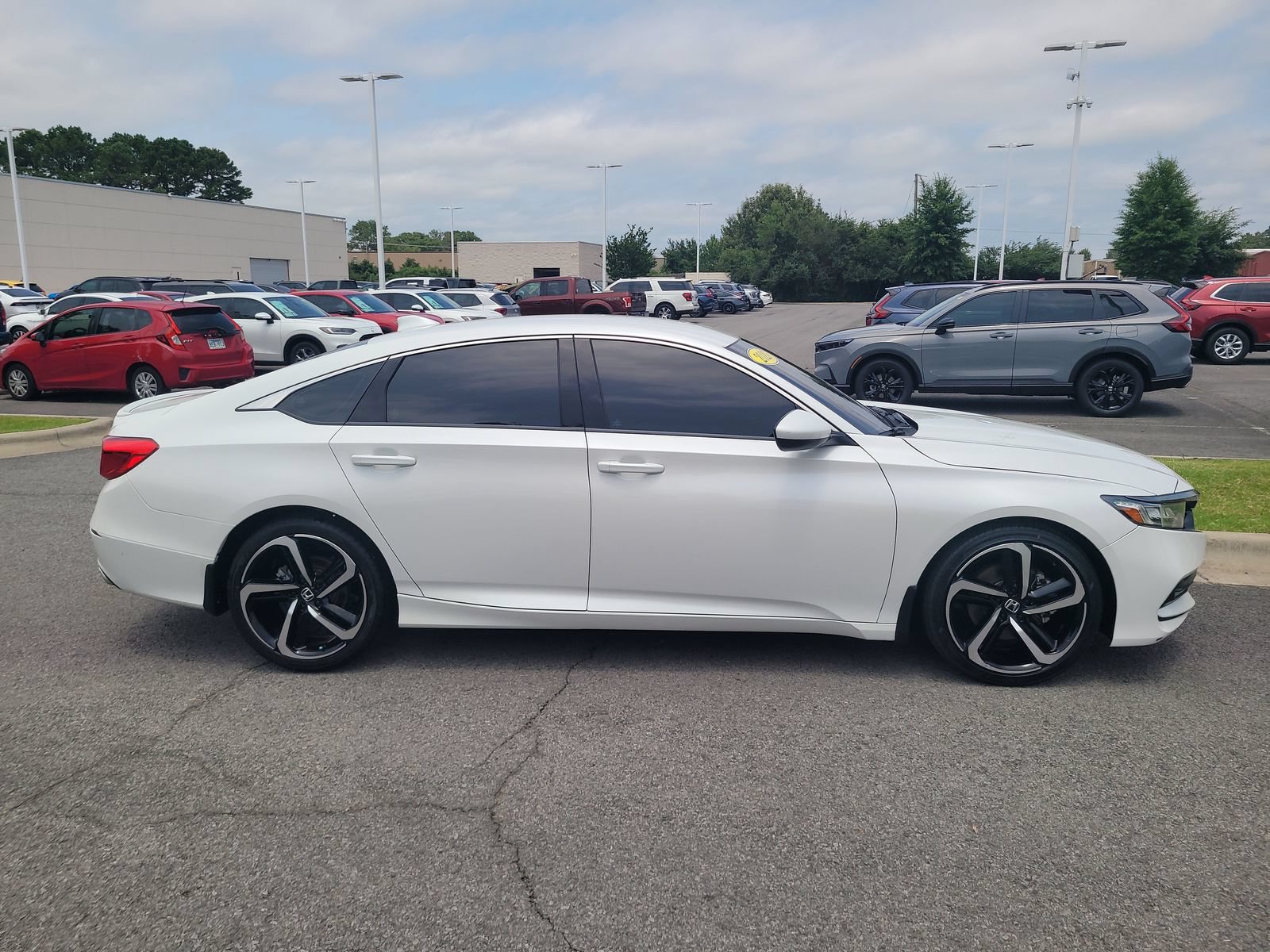 Used 2020 Honda Accord Sport image 2