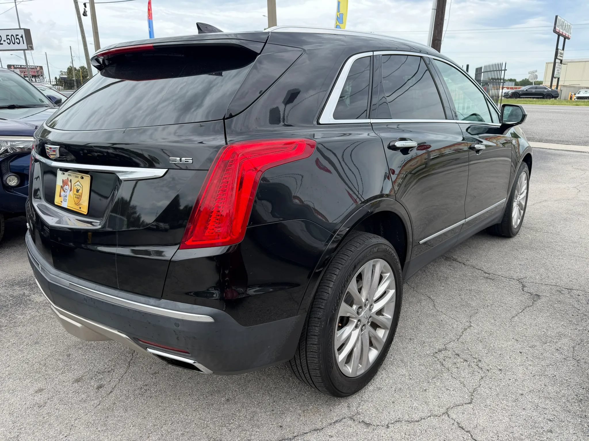 Used 2017 Cadillac XT5 Platinum AWD/4WD image 4