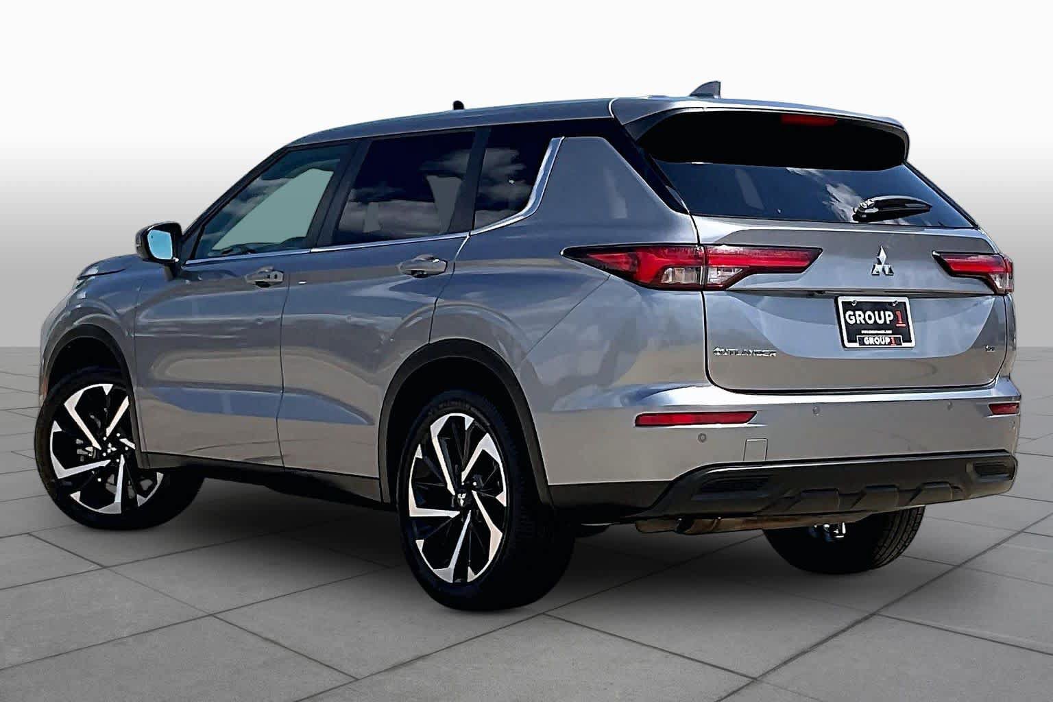 Used 2024 Mitsubishi Outlander SE FWD image 12
