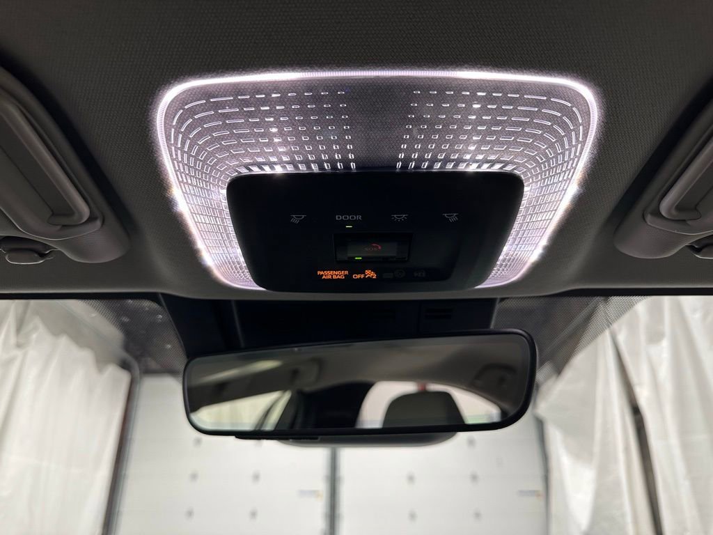 Used 2025 Toyota Prius XLE image 40