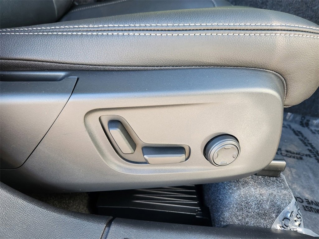 New 2026 Volvo XC40 B5 Plus w/ Protection Package Premier image 19