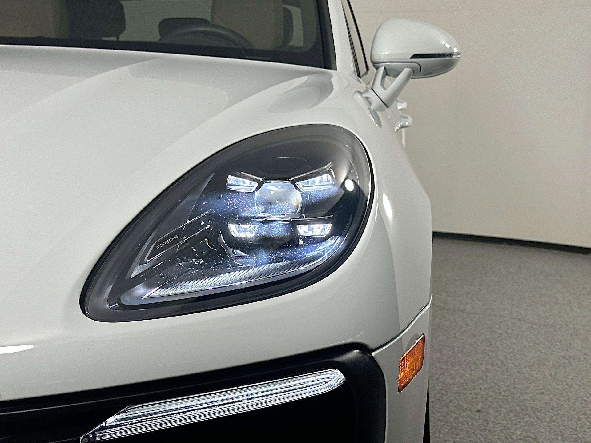 Certified 2022 Porsche Macan image 15