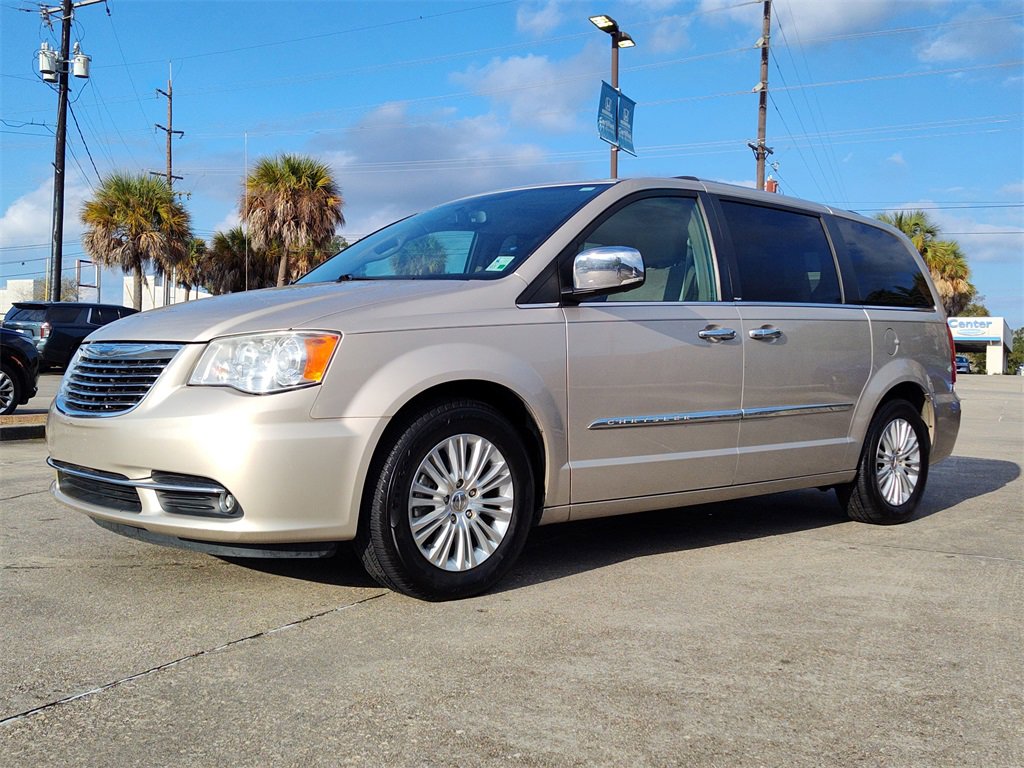 Used 2012 Chrysler Town & Country Limited w/ Luxury Group