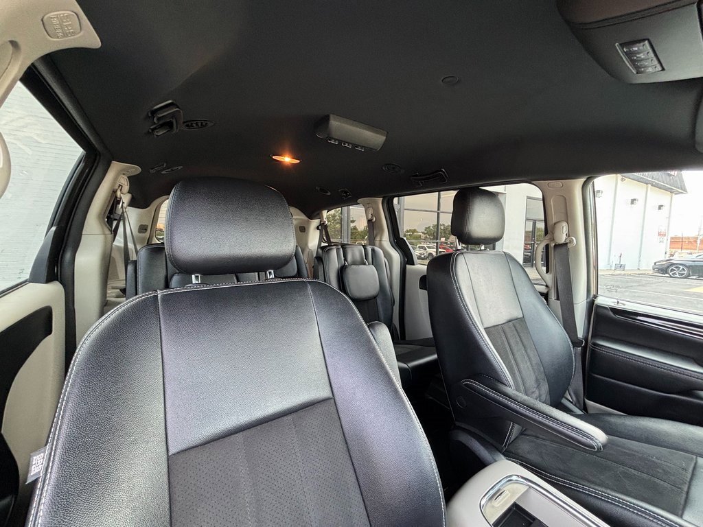 Used 2019 Dodge Grand Caravan SXT image 11