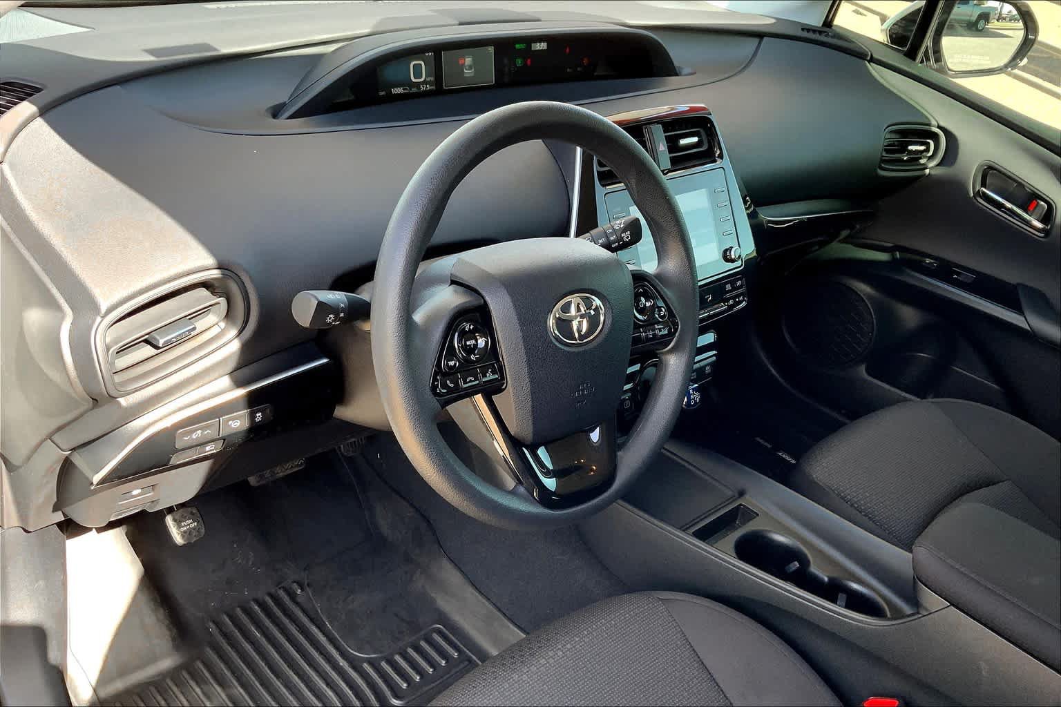 Used 2020 Toyota Prius LE FWD image 17