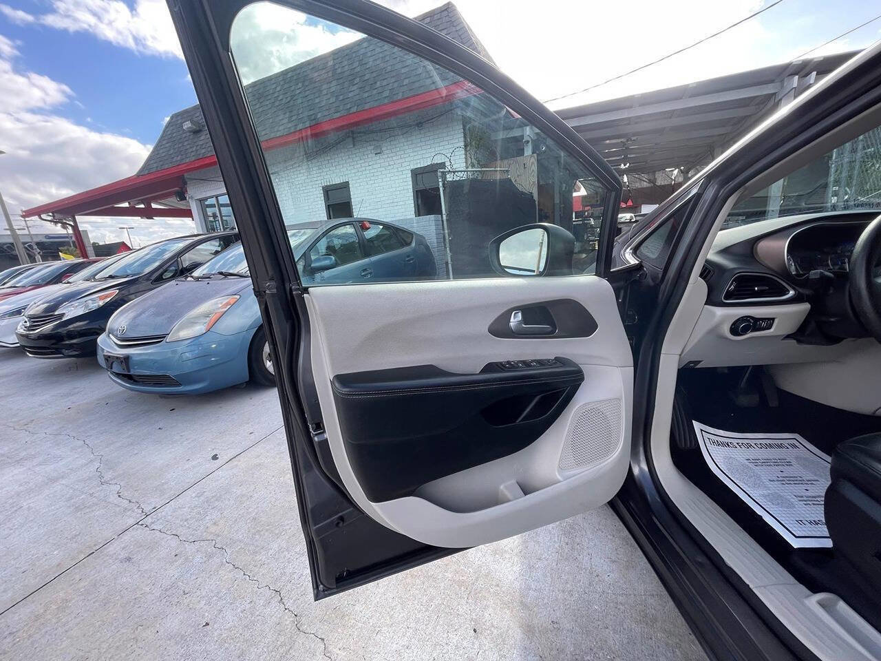 Used 2020 Chrysler Voyager Lxi FWD image 4