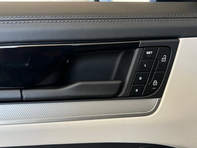 Used 2025 Porsche Cayenne S AWD/4WD image 31