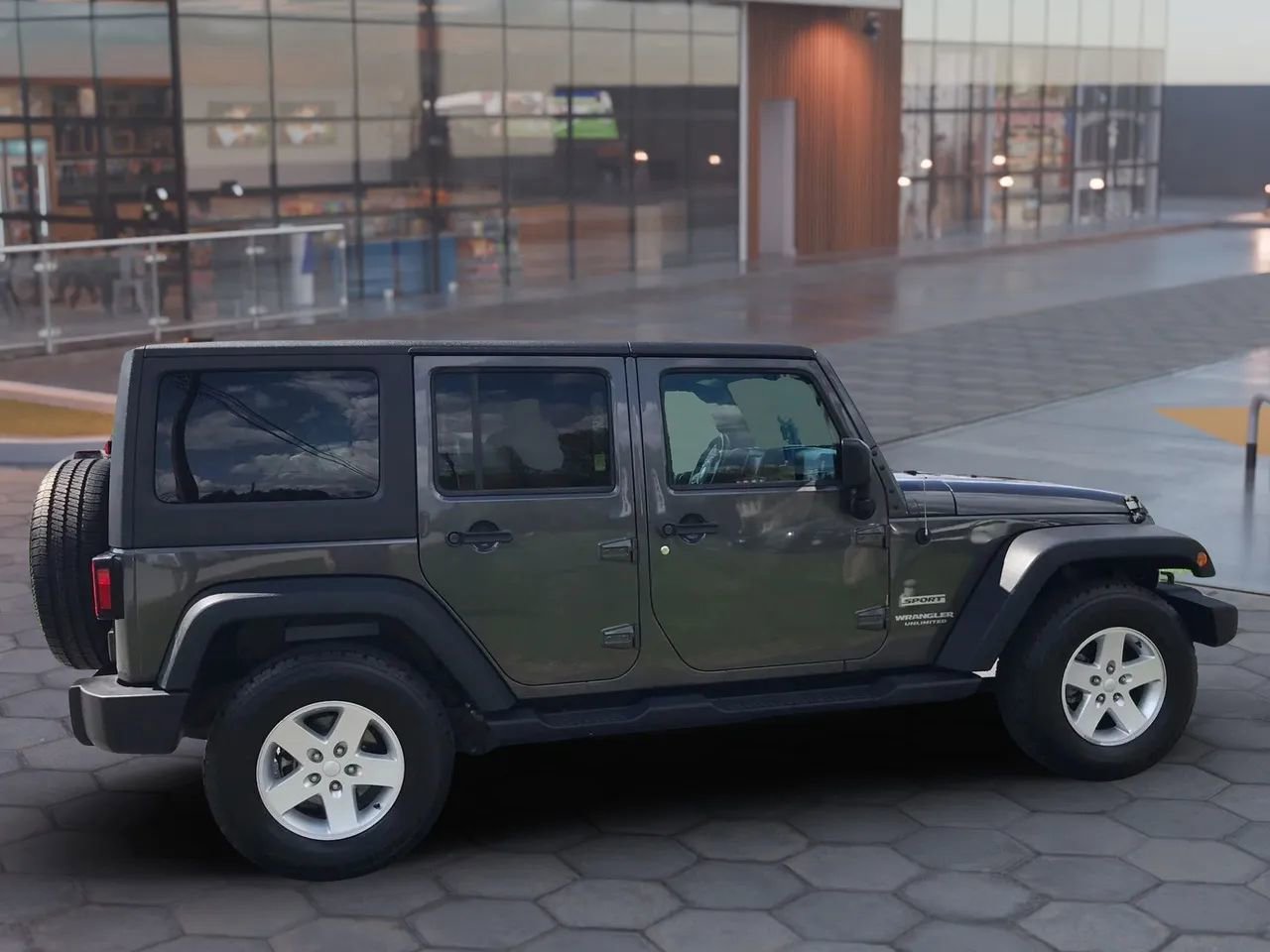 Used 2017 Jeep Wrangler Unlimited Sport w/ Quick Order Package 24S AWD/4WD image 2