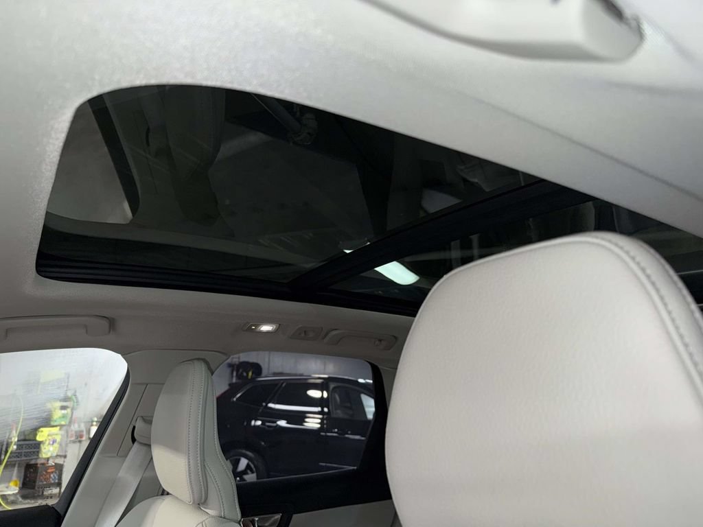 Used 2025 Volvo XC60 T8 Plus w/ Protection Package Premier AWD/4WD image 22
