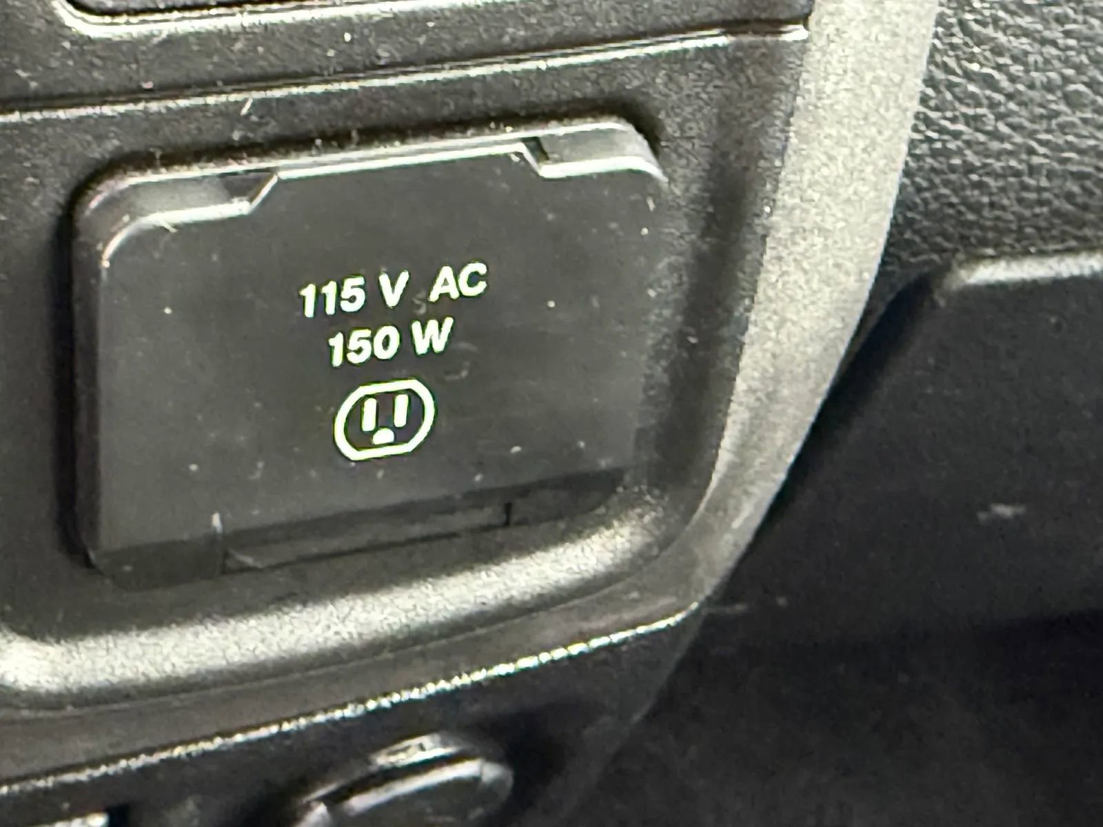 Used 2018 RAM 1500 SLT image 25