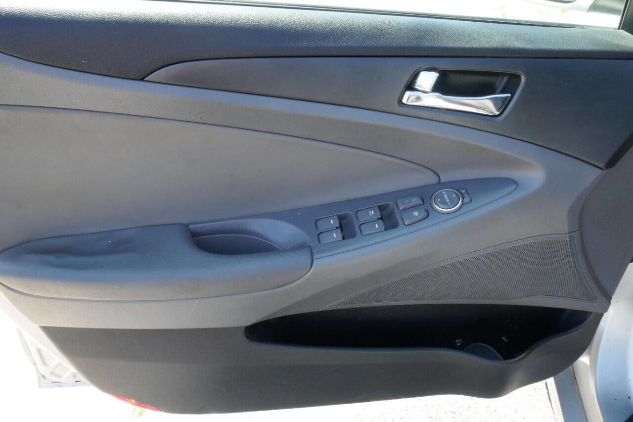 Used 2011 Hyundai Sonata SE image 11