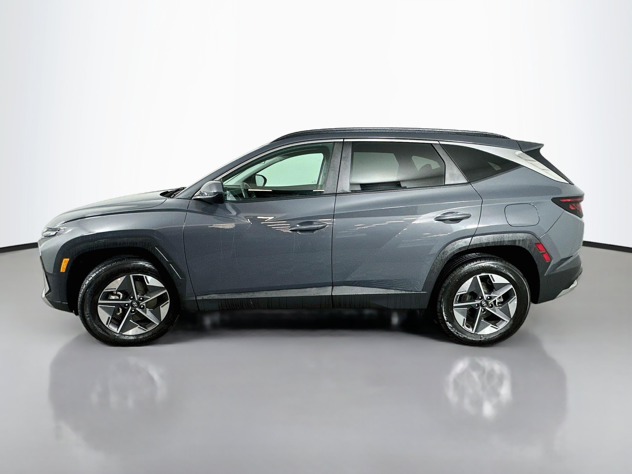 Certified 2025 Hyundai Tucson SEL AWD/4WD image 4
