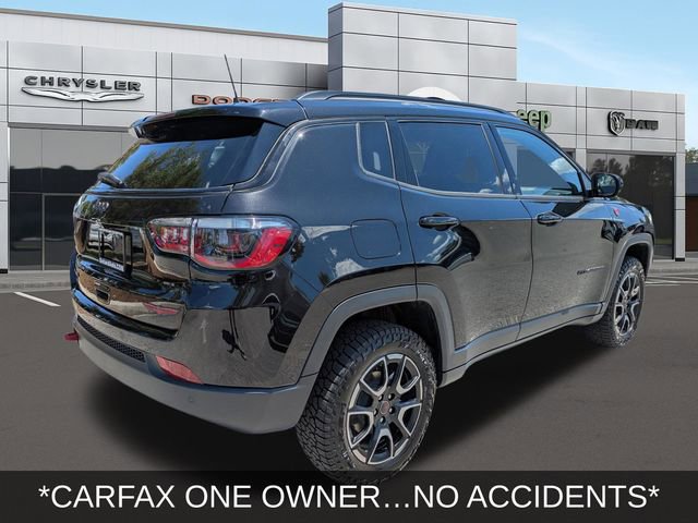 Used 2025 Jeep Compass Trailhawk image 4