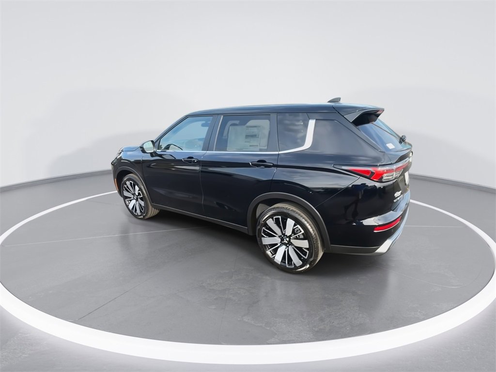 New 2025 Mitsubishi Outlander SE image 6