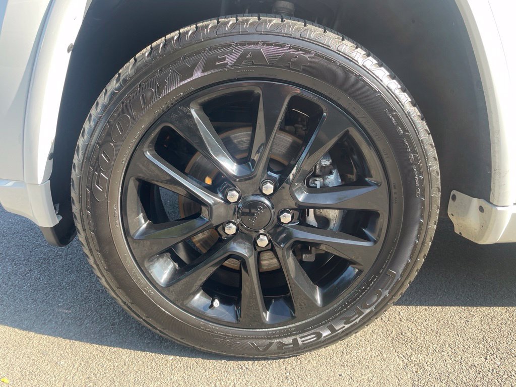 Used 2022 Jeep Grand Cherokee Laredo X AWD/4WD image 9