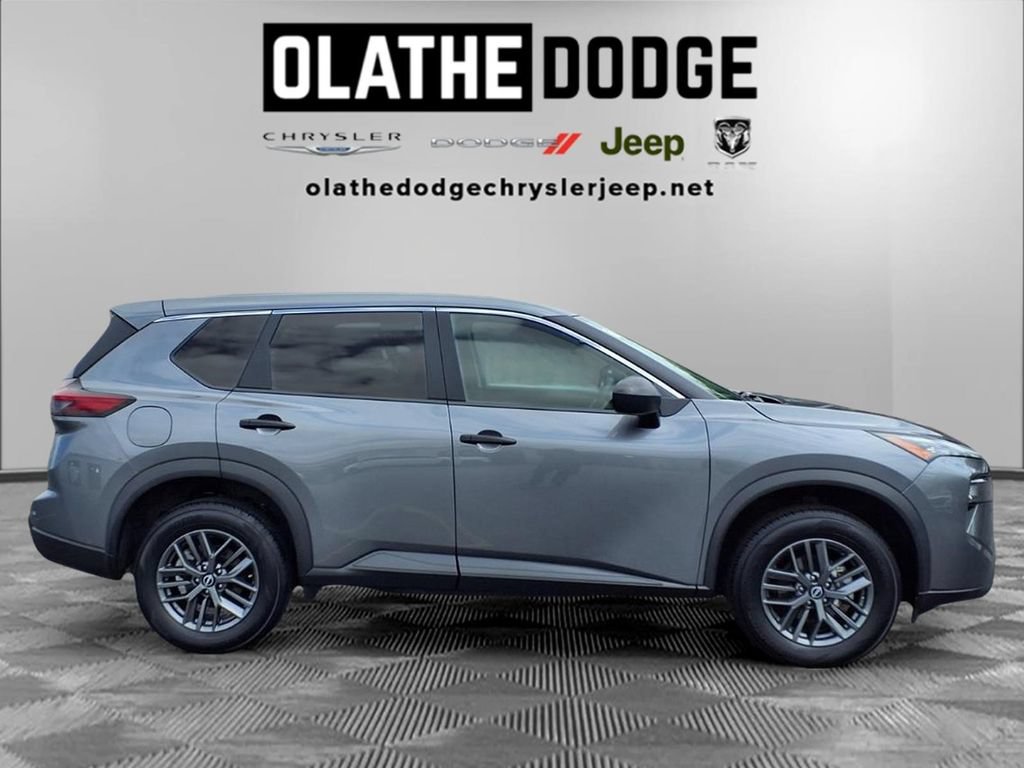 Used 2024 Nissan Rogue S FWD image 27
