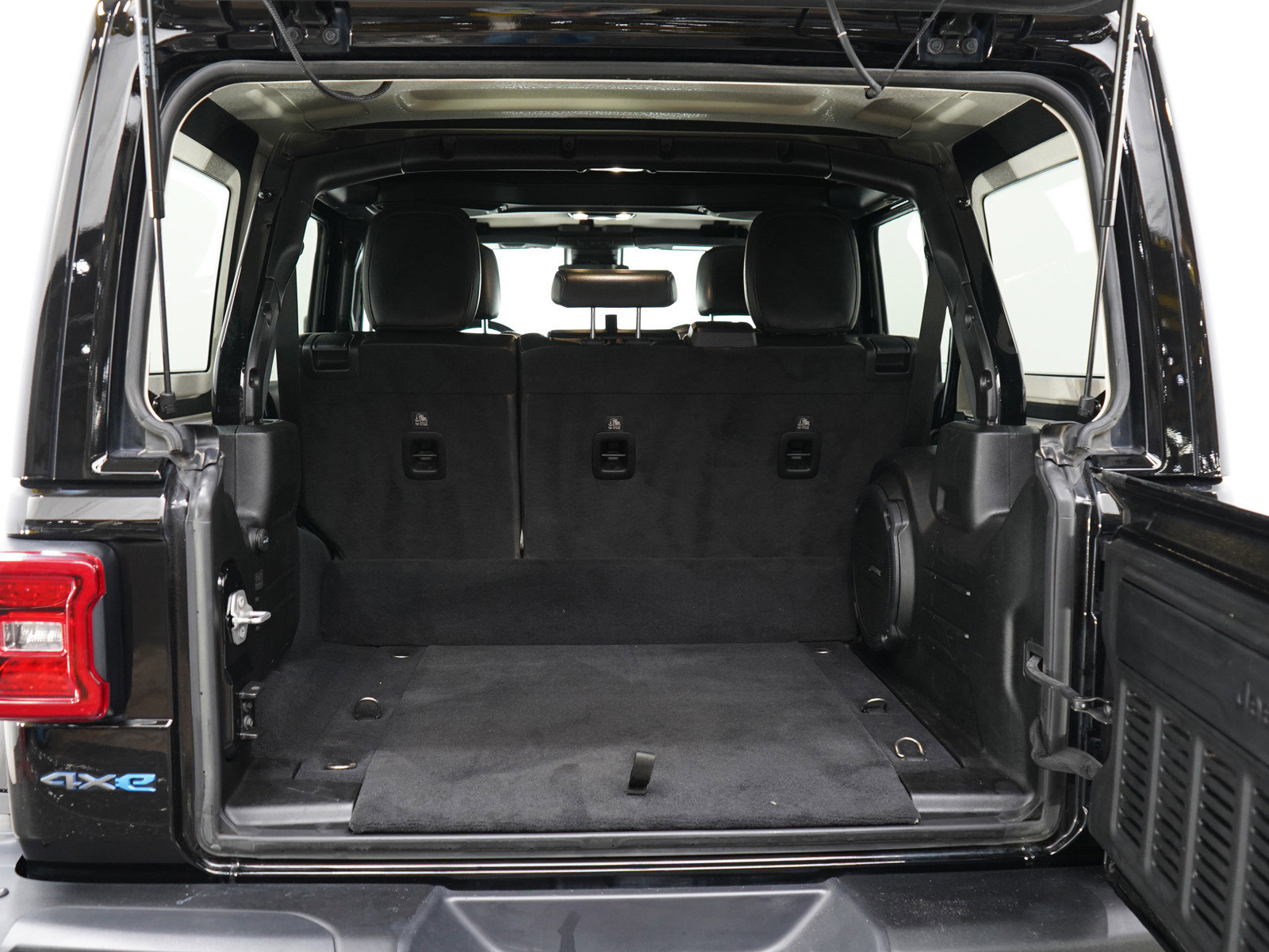 Used 2022 Jeep Wrangler Unlimited Rubicon 4xe w/ Steel Bumper Group image 16