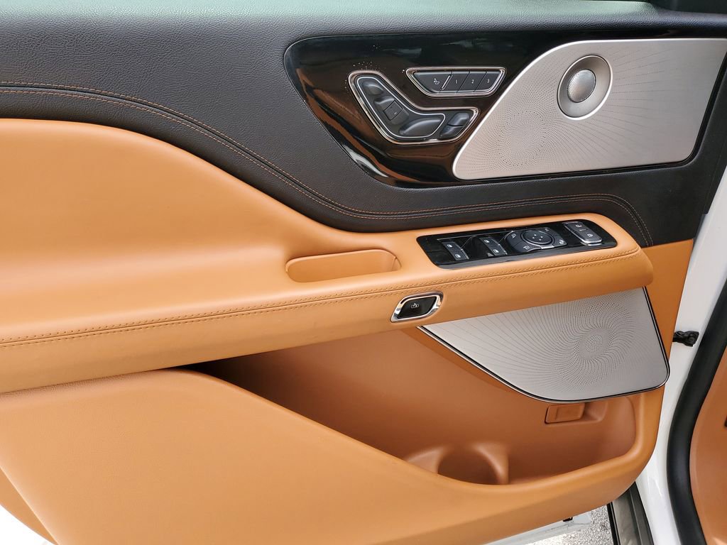 Certified 2023 Lincoln Aviator Black Label Grand Touring w/ Class IV Trailer Tow Package AWD/4WD image 19