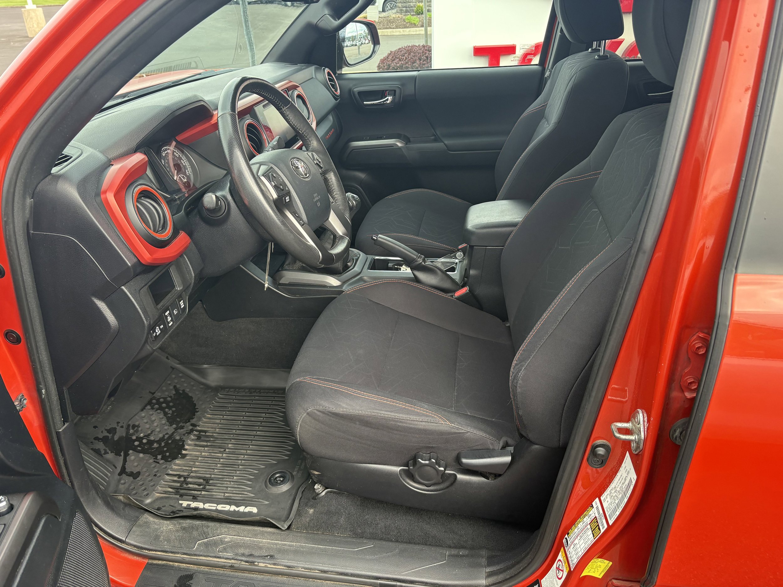 Used 2018 Toyota Tacoma TRD Sport AWD/4WD image 3