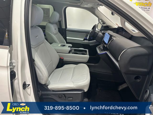 Used 2025 Ford Expedition Platinum w/ Driver's Package AWD/4WD image 8