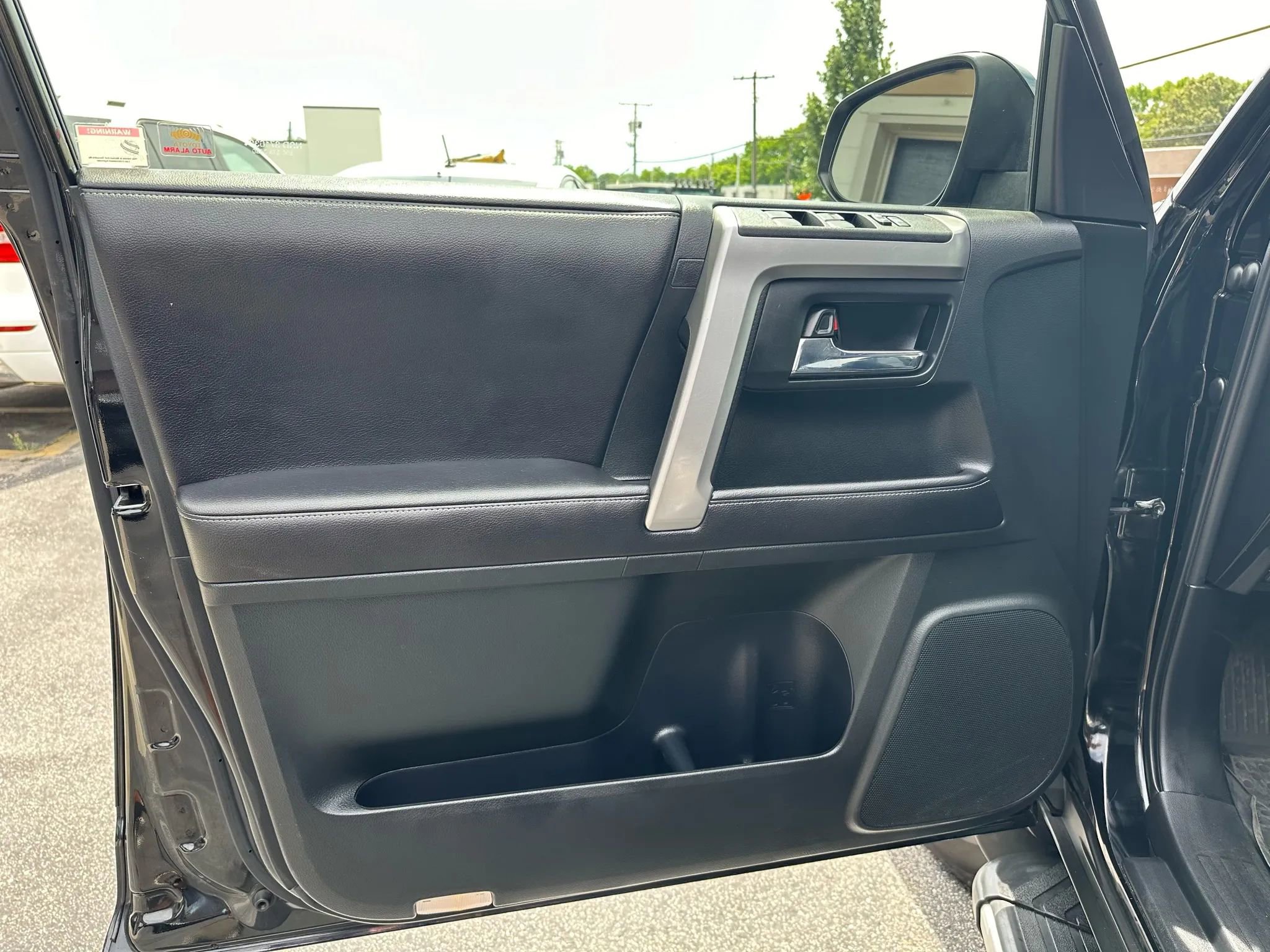 Used 2016 Toyota 4Runner SR5 image 9