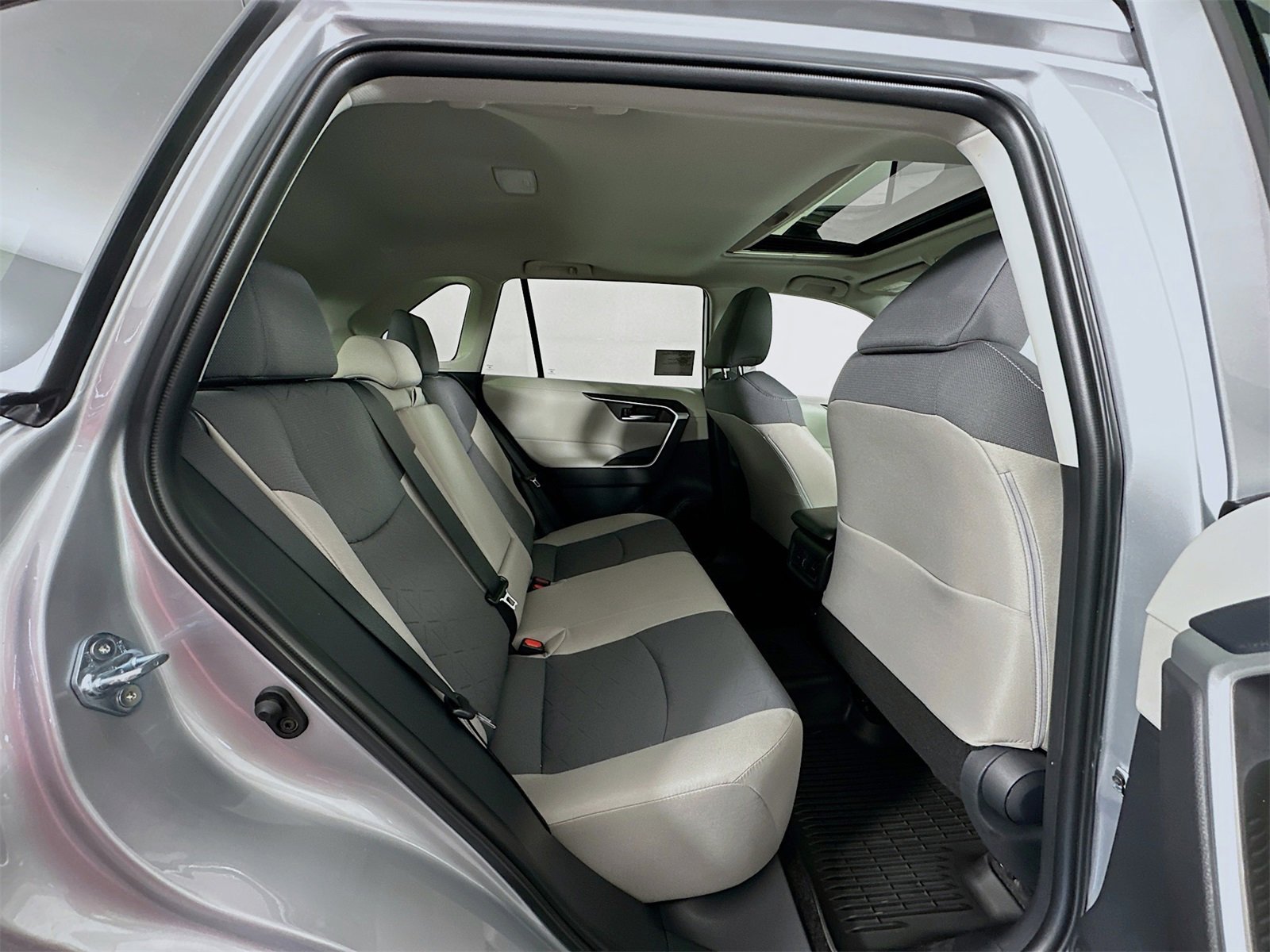 New 2025 Toyota RAV4 XLE image 28