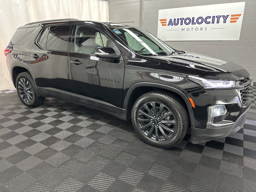 Used 2023 Chevrolet Traverse RS image 3