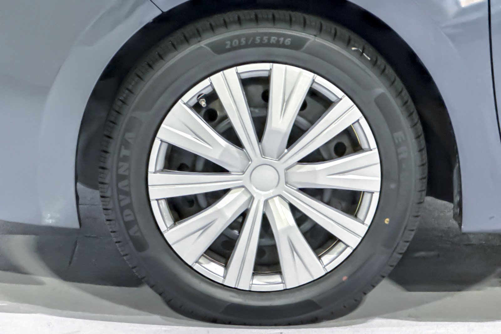 Used 2015 Toyota Corolla LE FWD image 13
