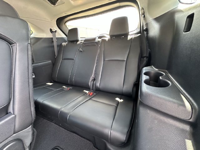 Used 2021 Toyota Highlander XLE AWD/4WD image 32
