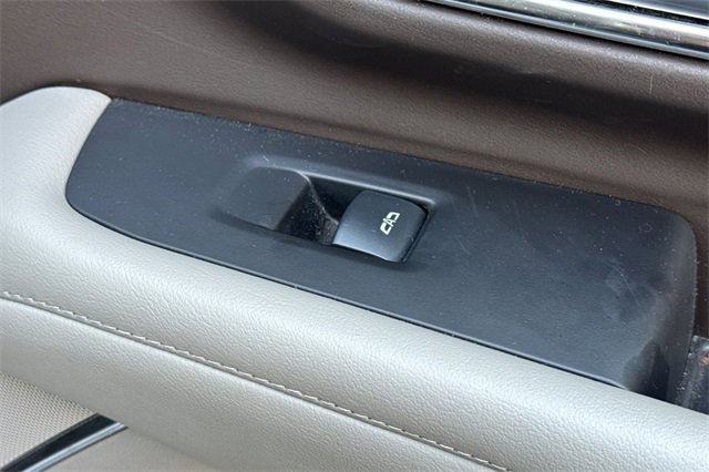 Used 2024 Chevrolet Suburban LT image 23