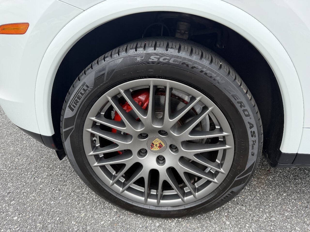 Used 2017 Porsche Cayenne Platinum Edition AWD/4WD image 23