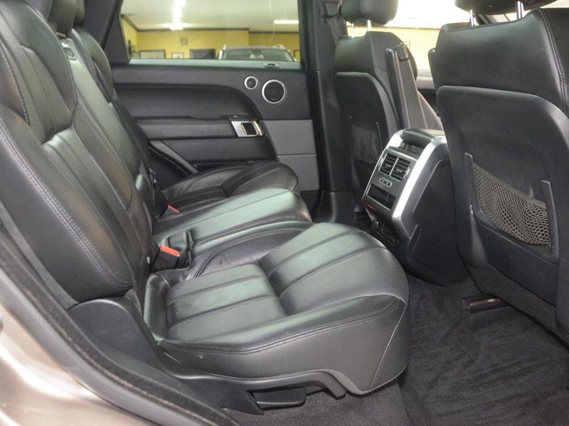 Used 2016 Land Rover Range Rover Sport SE AWD/4WD image 28