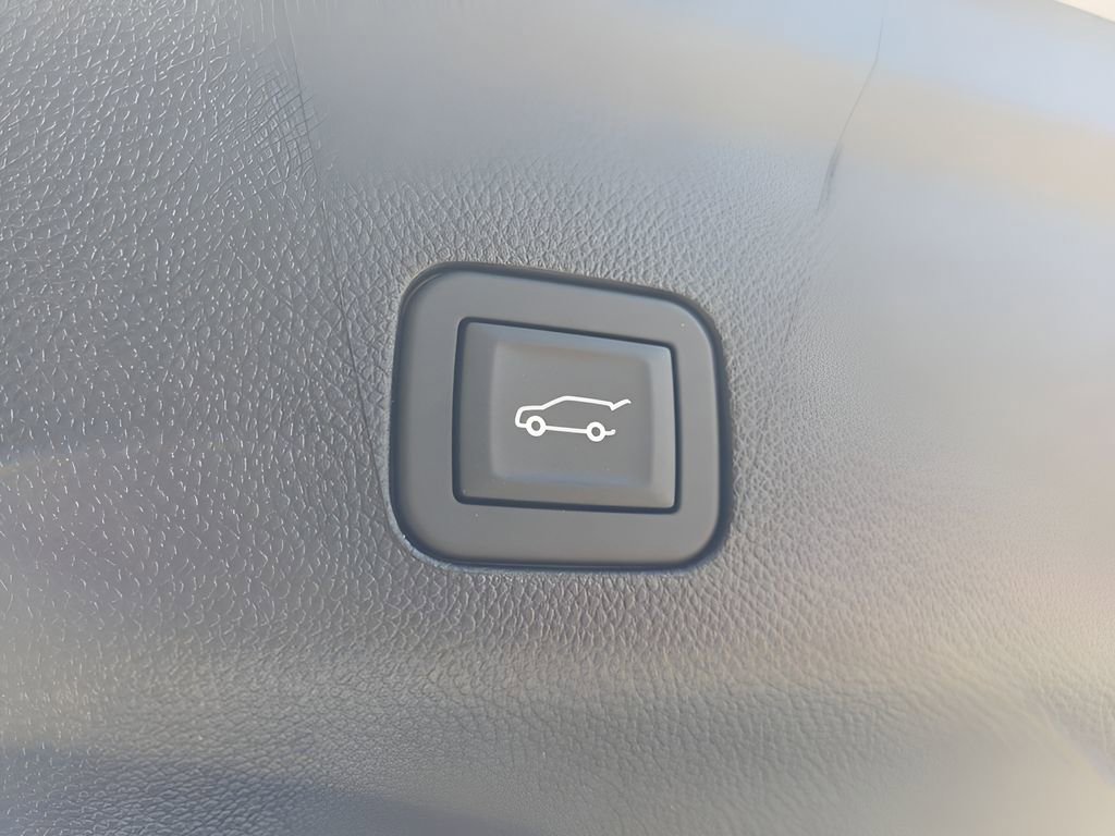 New 2026 Chevrolet Suburban RST image 9