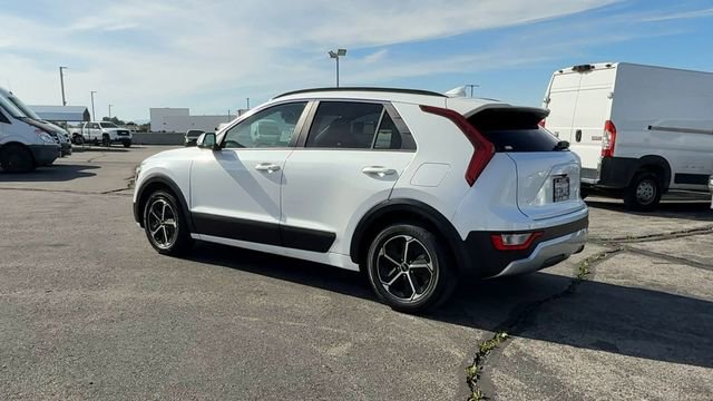 Used 2023 Kia Niro EX FWD image 6