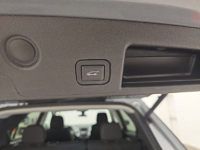 Used 2024 Chevrolet Equinox LT FWD image 16